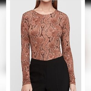 New with tags Express Sneakskin print crew neck tee Size Small